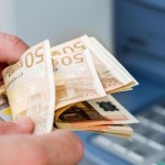 L’Ile Bouchard : il renfloue son compte avec des billets de Monopoly !